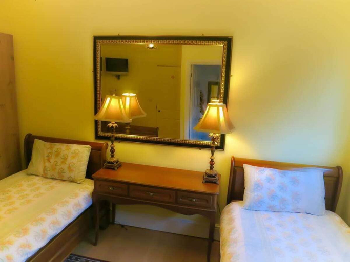 Bedroom 2, The Godalming Hotel, Surrey