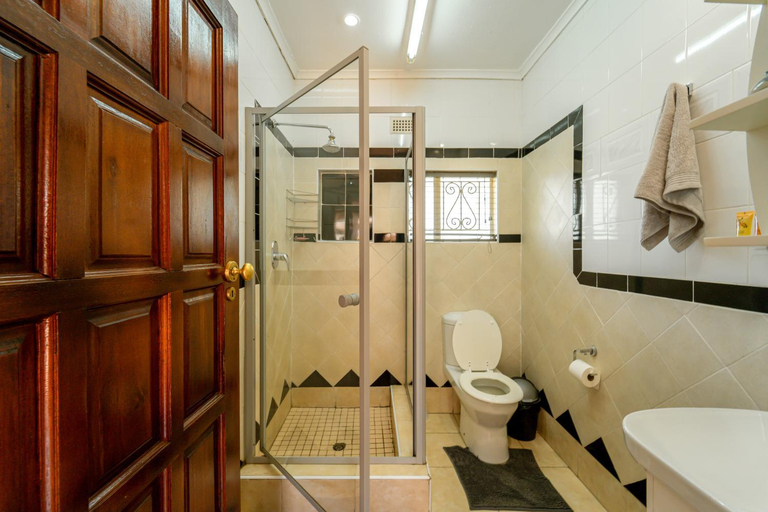 Bathroom, Zambezi Family Lodge - Leopard Room, Hwange