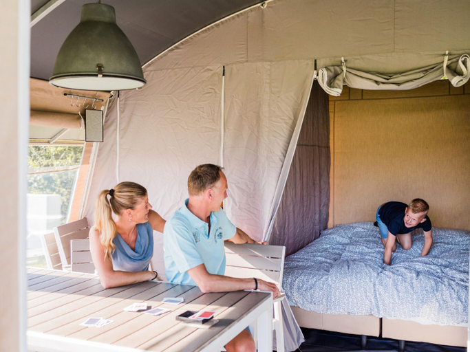 Nice tent lodge in a holiday park, Mersch