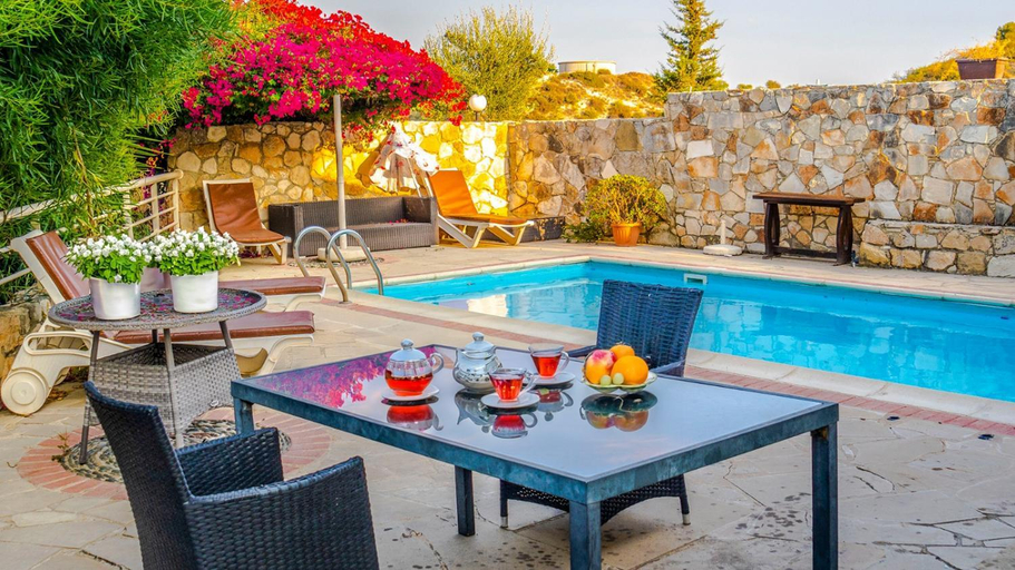 Facilities 5, Amoroza Villa