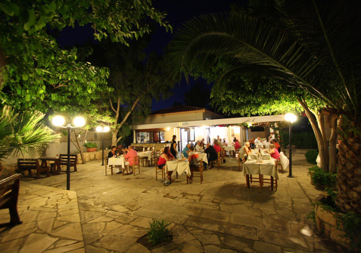 Food & Drinks 2, Amoroza Villa