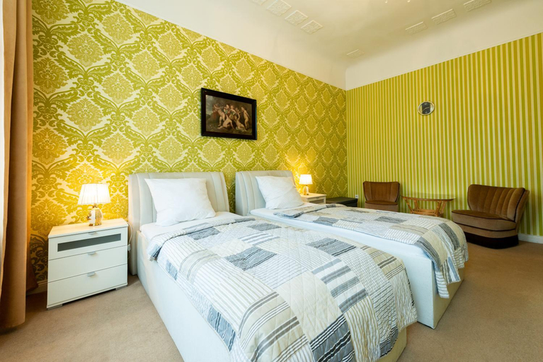 Others 5, Hotel Pension Dahlem, Berlin