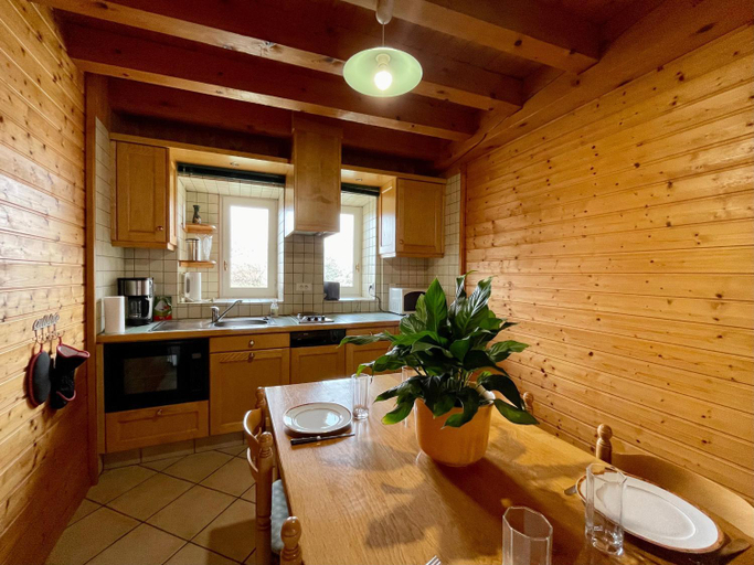 Others 5, Gite familial avec terrasse proche chateaux, lac, et parcours aventure, Haute-Loire
