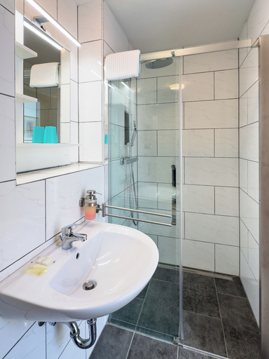 Bathroom 5, Hotel & Restaurant Traube, Bad Dürkheim
