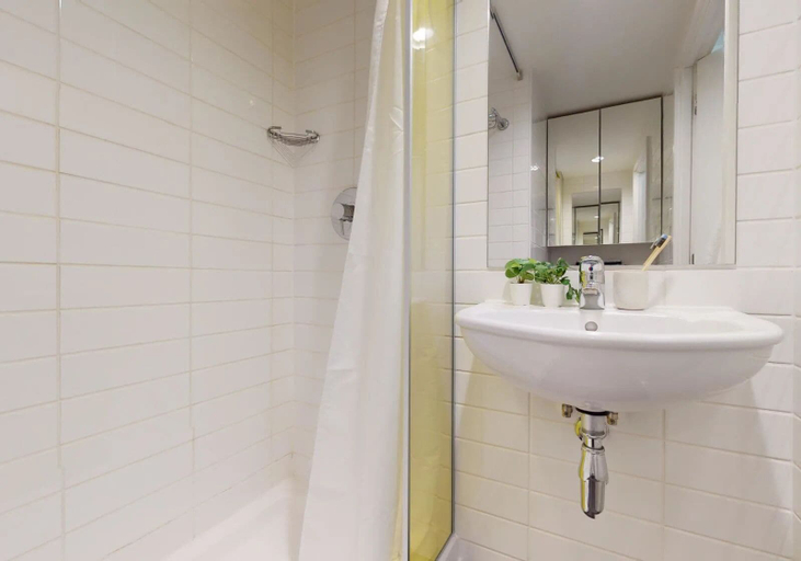 Bathroom 4, Hammersmith, London
