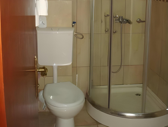 Bathroom 2, Hotel Terra, Tuzla