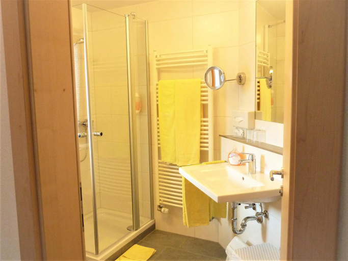 Bathroom 3, Alpina Appartements, Reutte