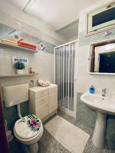 Bathroom 3, Orchidea, Cuneo