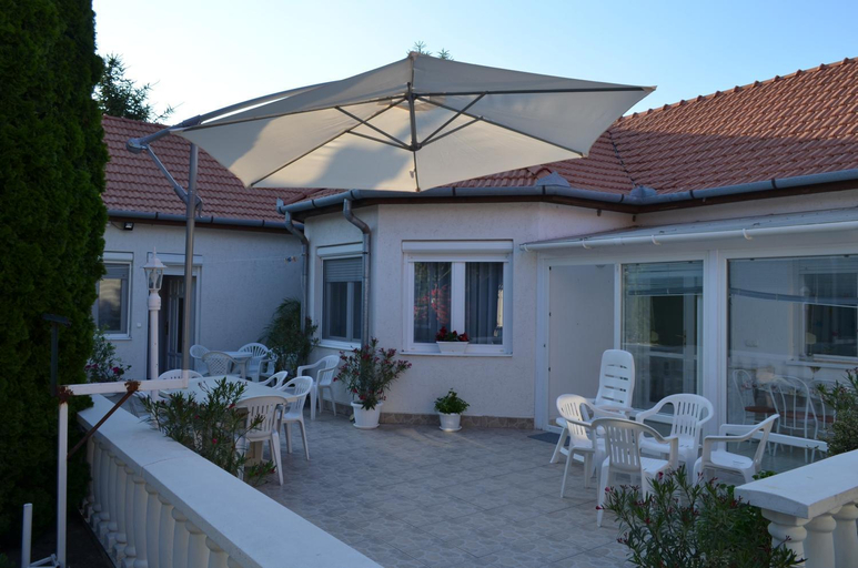 Others 4, Henrietta - Violetta Apartman, Hajdúszoboszló
