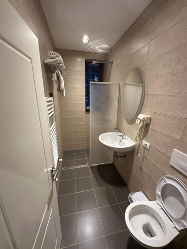 Bathroom 7