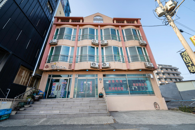 Exterior view 4, Yangyang King House, Sokcho