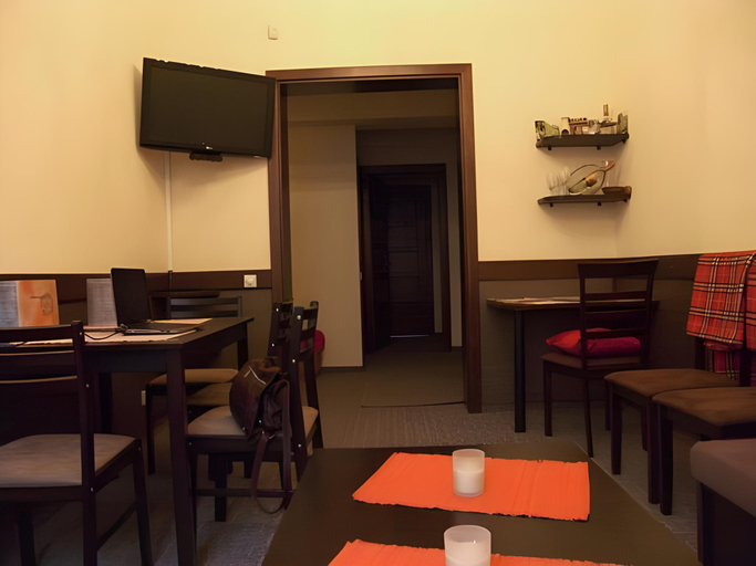 Others 4, Hostel Lux, Kauno