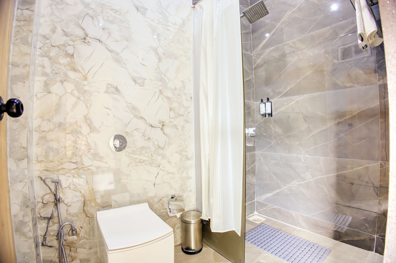 Bathroom 3, Cozzet Mahad, Raigarh