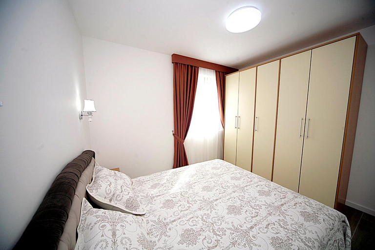 2, Sea Star Apartment