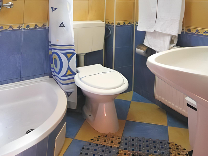 Bathroom 2, Opus View, Sinaia