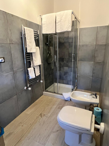 Bathroom 3, Casa Cost, Viterbo