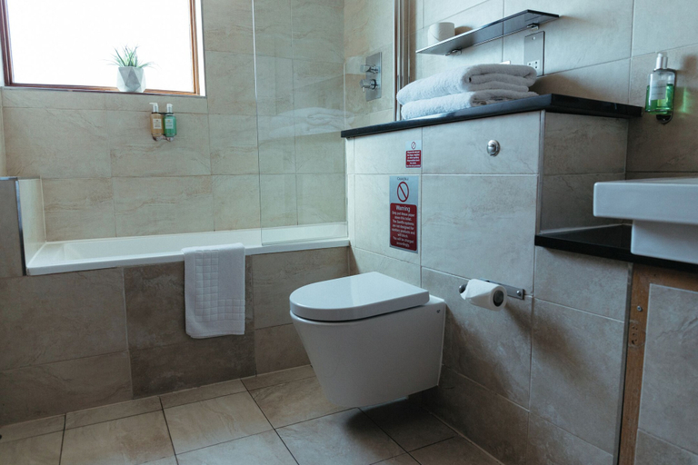 Bathroom 3, Posh Pads, Sefton