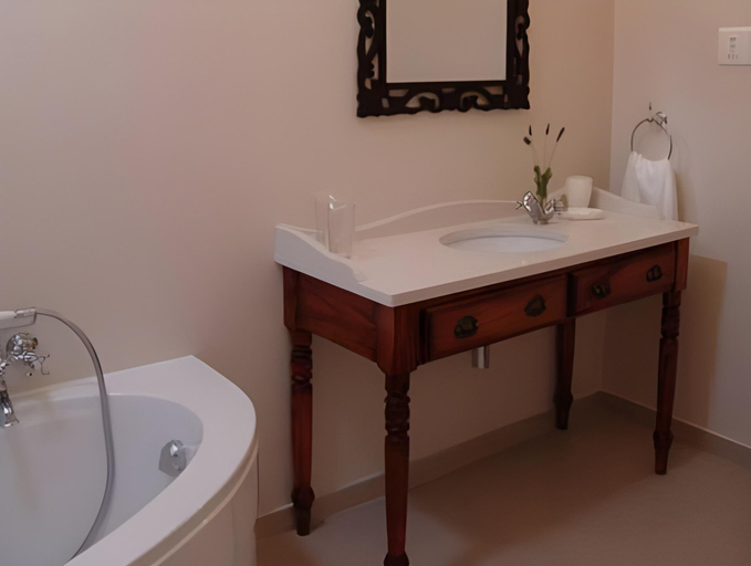 Bathroom 4, La Pension Guest House., Eden