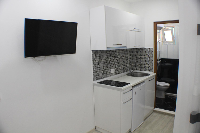 Others 4, Casa Hena