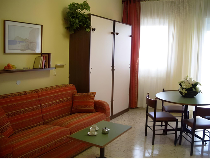 Others 5, Residence Sabrina, Savona