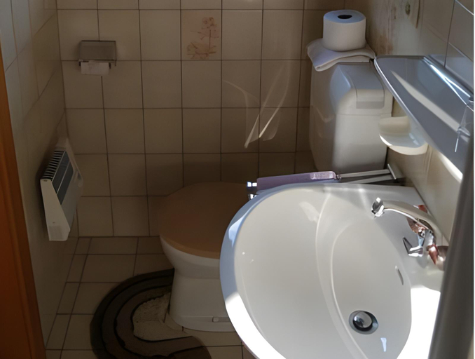 Bathroom 2, Fruhstuckspension Seefried, Kufstein