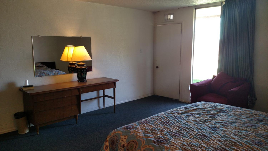 Bedroom 4, Essex House Motel, Arapahoe