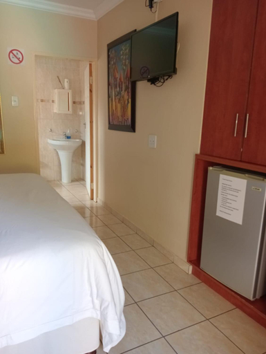 Others 3, KnB Guesthouse, Bojanala