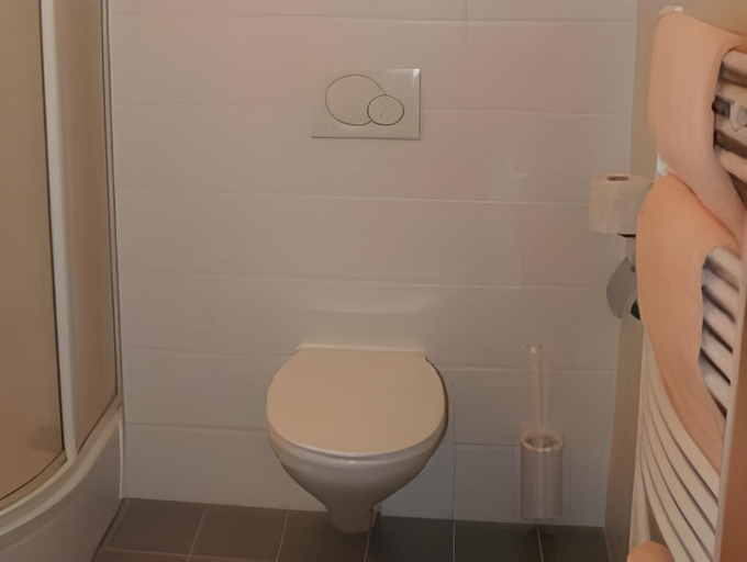 Bathroom 2, Fruhstuckspension Winter, Graz Umgebung