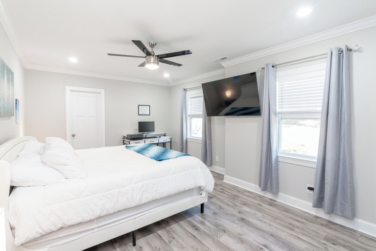 Bedroom 3, Winston Sleeps 16 - 2 Kitchens Hot Tub, Forsyth