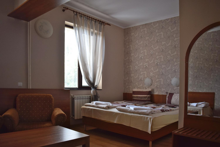 Others 5, Hotel Jeravna, Stolichna