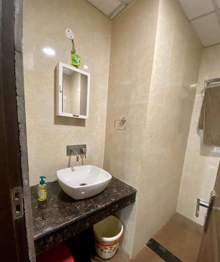 Bathroom 4, Love Life Suite Perfect Location, Sahibzada Ajit Singh Nagar