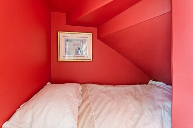 Bedroom 3, Studio Flat With Garden Access, Holland Park, London