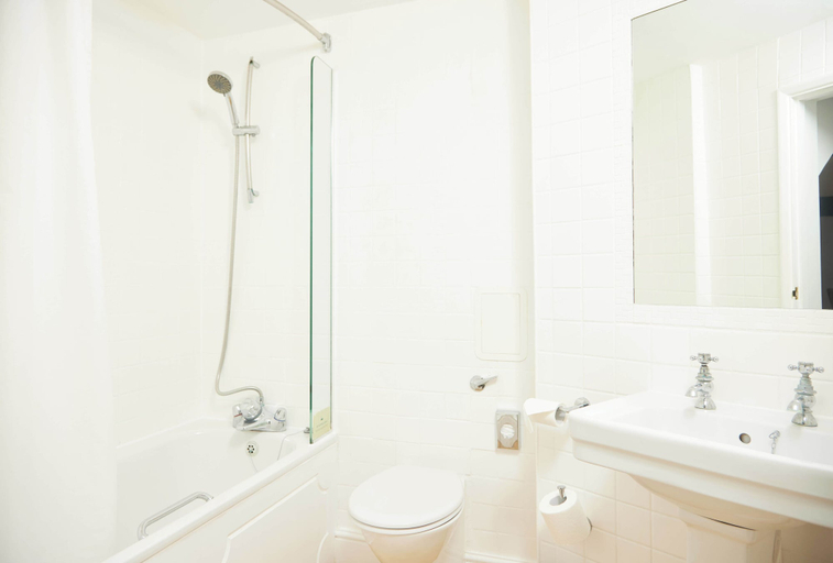 Bathroom 3, White Hart Braintree by Greene King Inns, Essex
