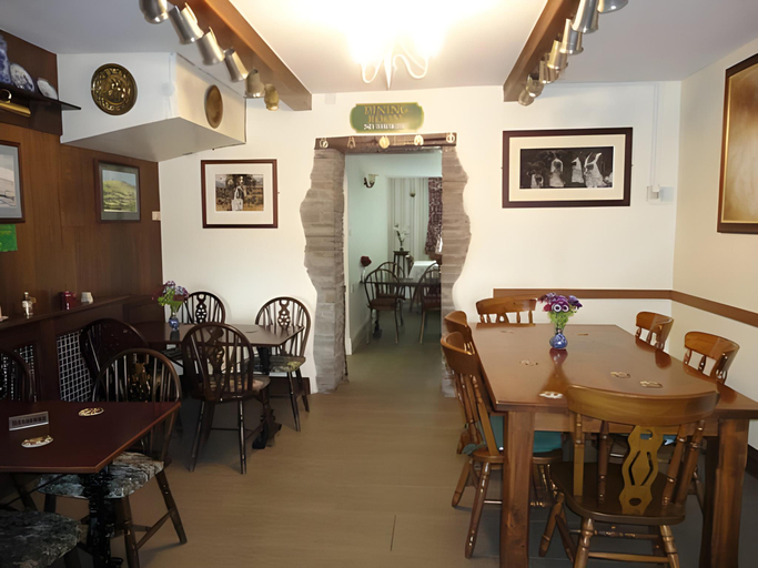Others 4, Plough and Harrow, Powys
