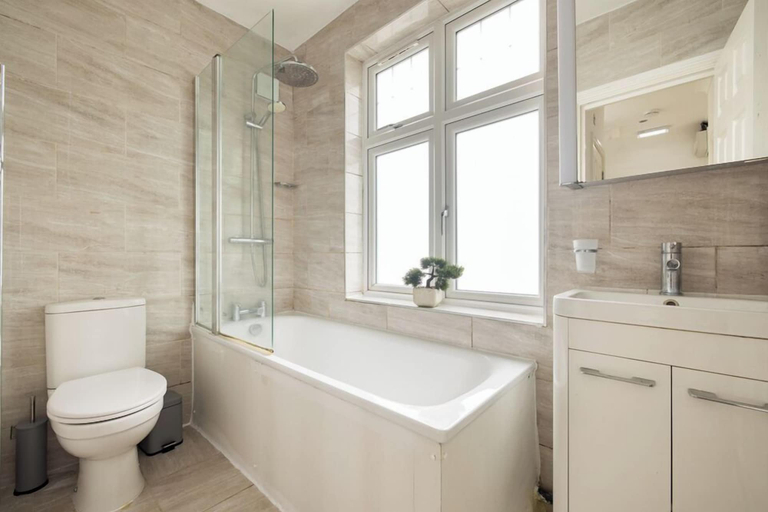 Bathroom 3, Cosy Double Room in Acton, London