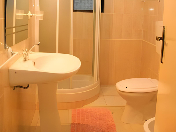 Bathroom 2, Belo Horizonte, Lagos