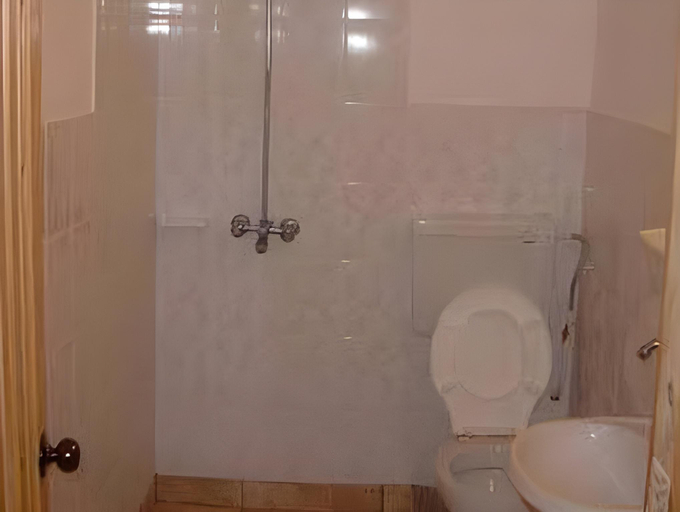 Bathroom 2, Marina Park, Limanu