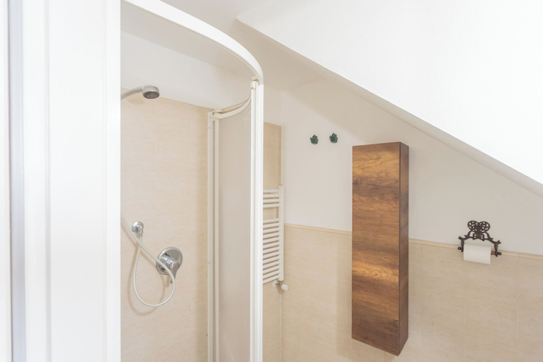 Bathroom 4, Pretty Studio in Old Town by Rent all Como, Como