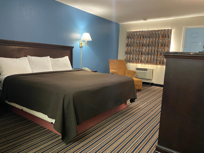 Bedroom 5, Budget Inn Motel, Crawford