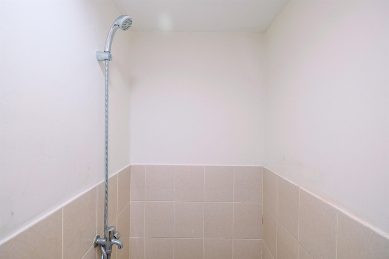 Bathroom 3, Comfort Podomoro Golf View 2BR Apartment, Bogor