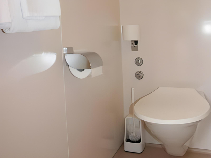 Bathroom 2, Hotel Glarnisch Hof, Horgen