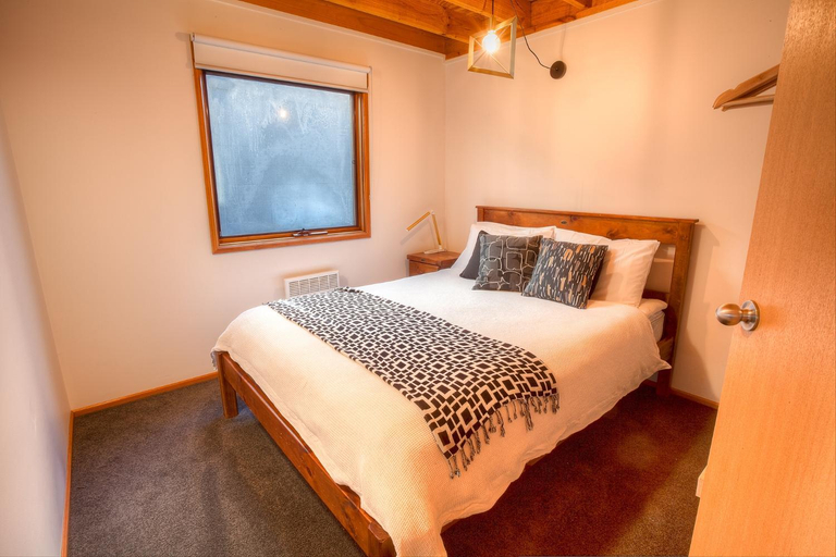 Others 5, Drovers Rest Chalet, Alpine - East