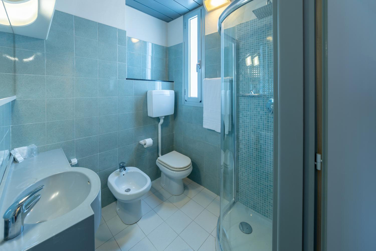 Bathroom 3, Hotel Imperiale, Rimini