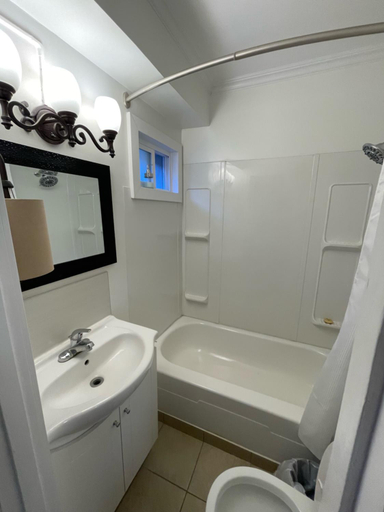 Bathroom 2, Sunset Motel, Thompson-Nicola