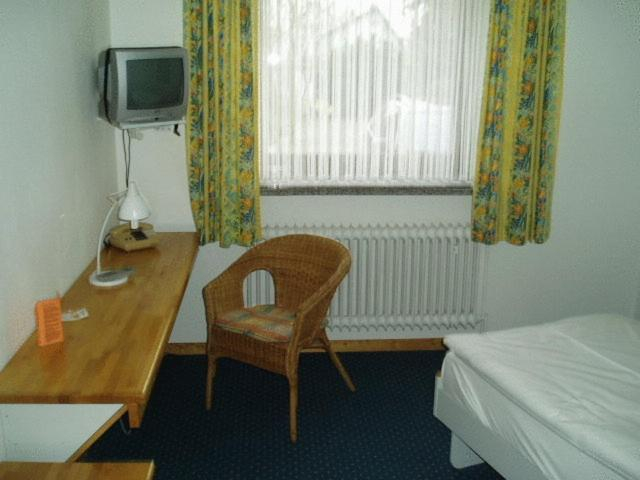 Bedroom 2, Hotel Friedrichs, Neumünster