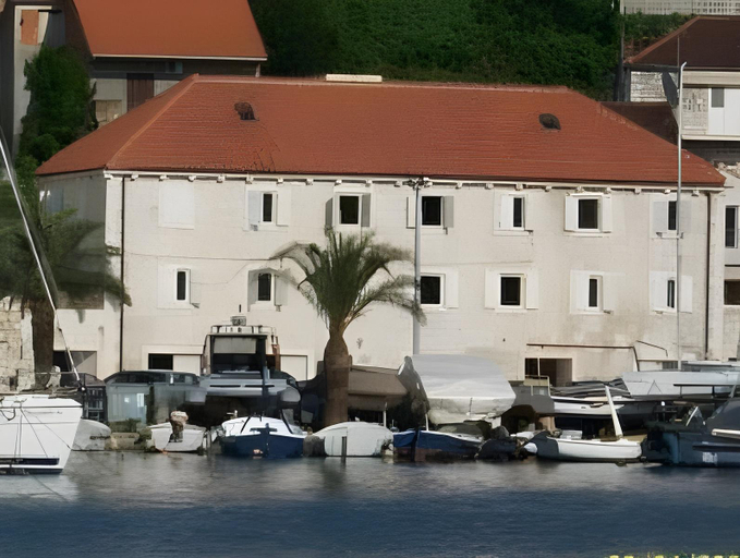 Others 4, Ducina Apartments, Milna