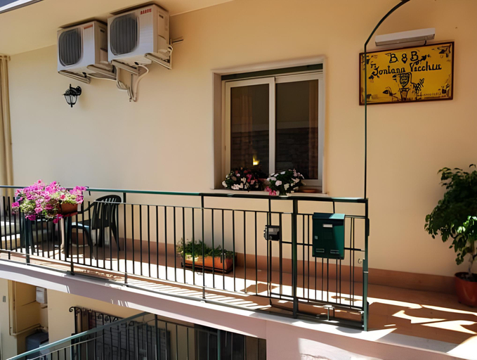 Exterior view 5, Fontana Vecchia, Messina
