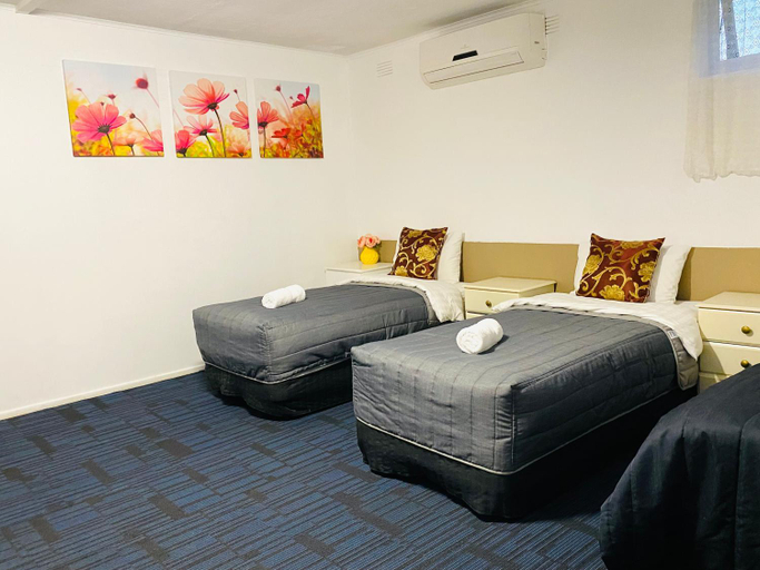 Others 3, Mid Valley Motel, Latrobe - Morwell