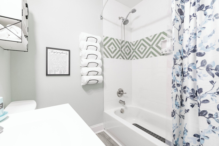 Bathroom 3, The Ardmore Executive Suite, Forsyth