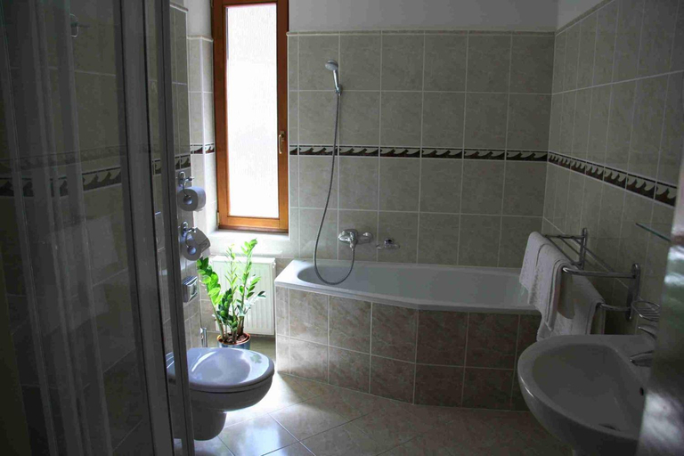 Bathroom 4, Lazensky Hotel Park, Nymburk